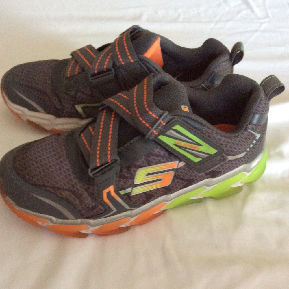 Boys no shoelace Sketchers-Air 4